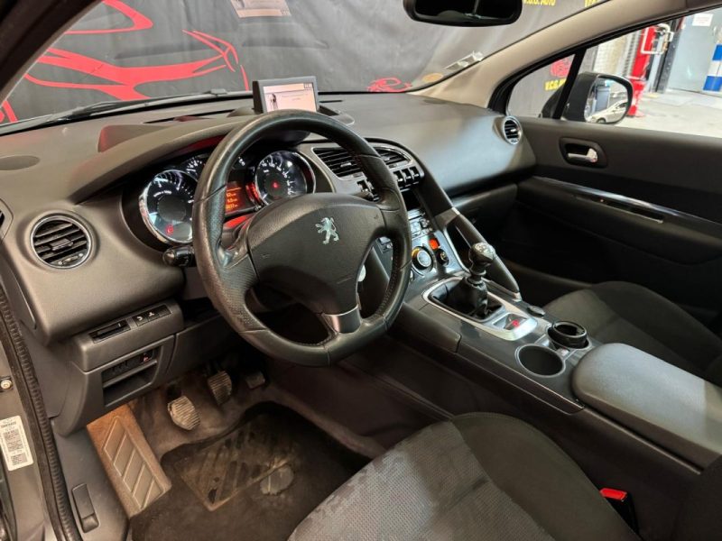 PEUGEOT 3008 1.6 HDi 110 Premium 