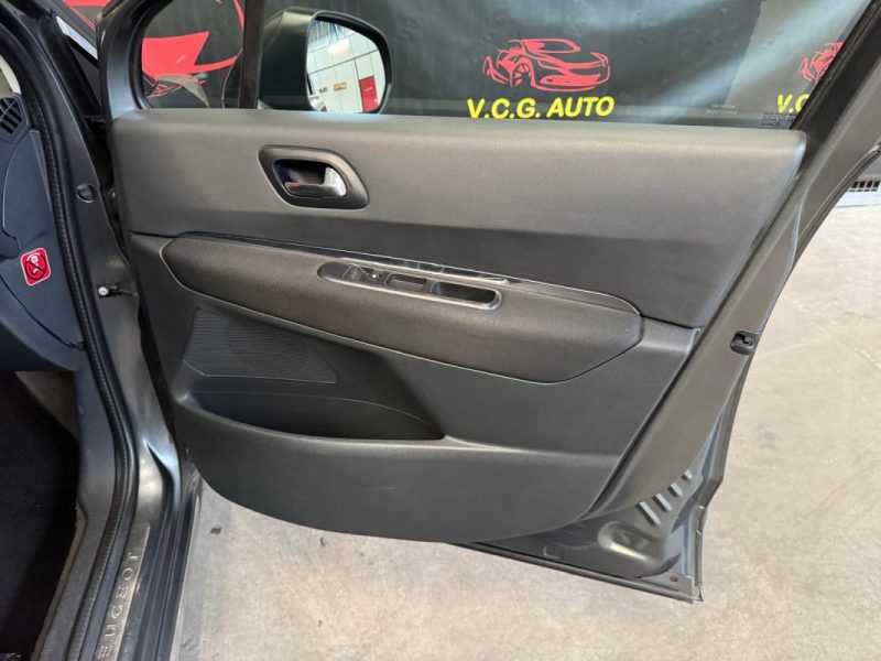 PEUGEOT 3008 1.6 HDi 110 Premium 