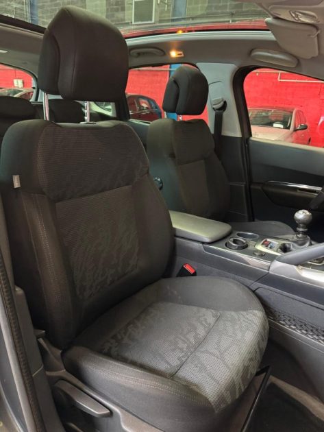 PEUGEOT 3008 1.6 HDi 110 Premium 