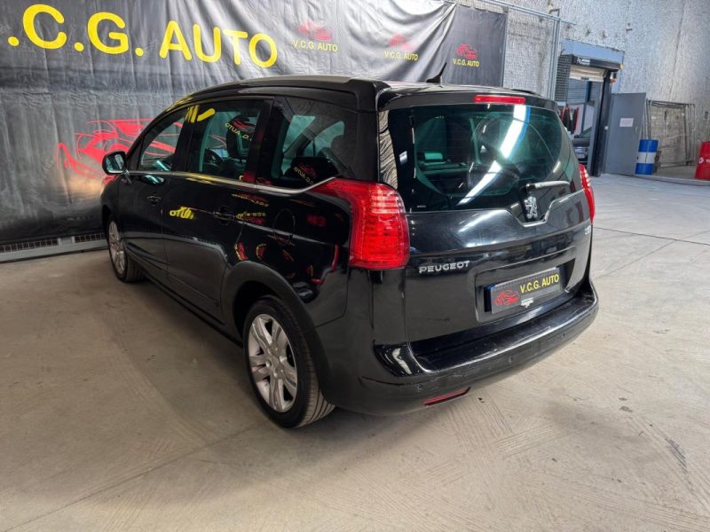PEUGEOT 5008 1.6 HDi 112 Premium