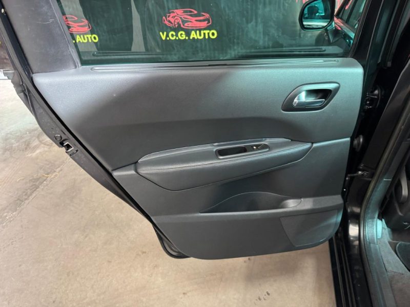 PEUGEOT 5008 1.6 HDi 112 Premium