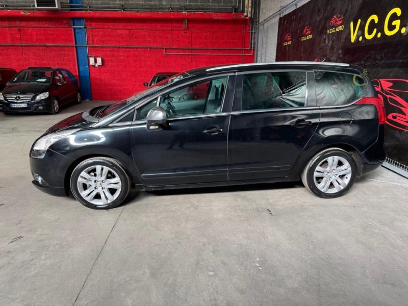 PEUGEOT 5008 1.6 HDi 112 Premium