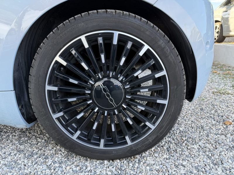 500C E 118ch 42KWH LA PRIMA CAR PLAY CAMERA