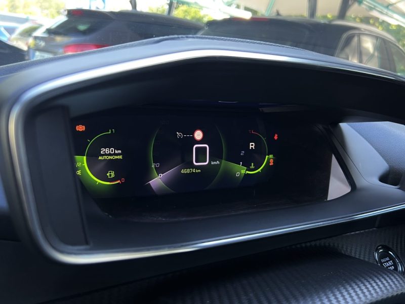 PEUGEOT 208 GT 1.2 130 Cv BVA8 TOIT PANORAMIQUE COMPTEUR 3D APPLE CARPLAY CRIT AIR 1 - GARANTIE 1 AN