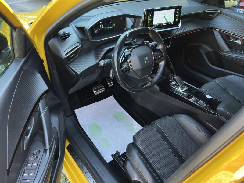 PEUGEOT 208 GT 1.2 130 Cv BVA8 TOIT PANORAMIQUE COMPTEUR 3D APPLE CARPLAY CRIT AIR 1 - GARANTIE 1 AN