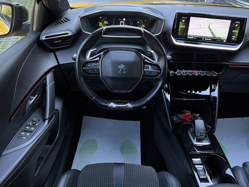 PEUGEOT 208 GT 1.2 130 Cv BVA8 TOIT PANORAMIQUE COMPTEUR 3D APPLE CARPLAY CRIT AIR 1 - GARANTIE 1 AN