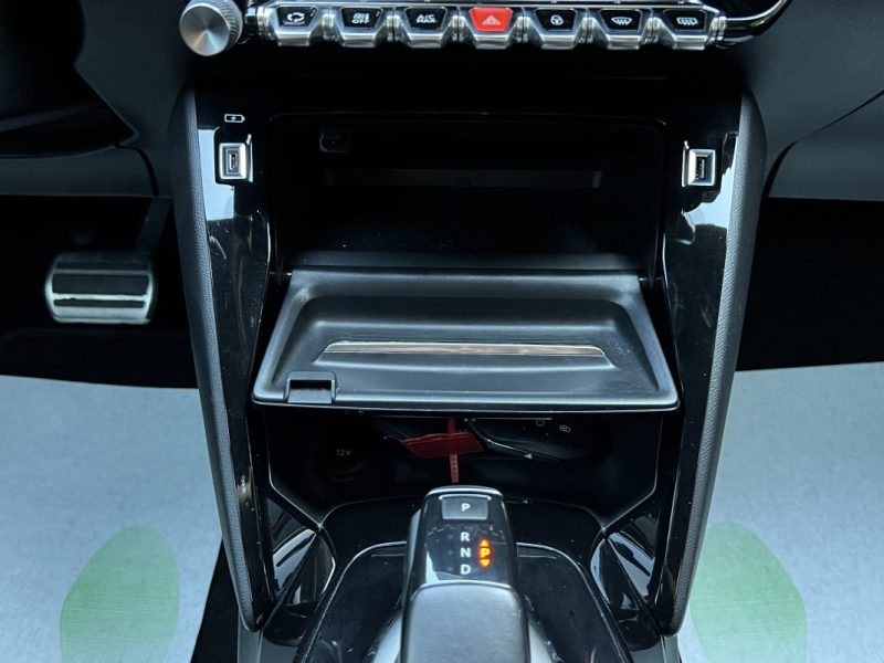 PEUGEOT 208 GT 1.2 130 Cv BVA8 TOIT PANORAMIQUE COMPTEUR 3D APPLE CARPLAY CRIT AIR 1 - GARANTIE 1 AN