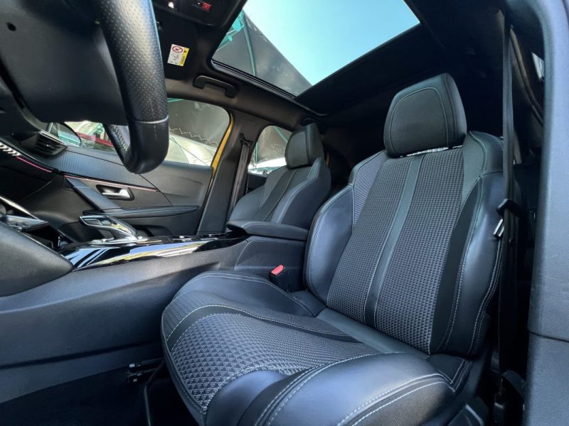 PEUGEOT 208 GT 1.2 130 Cv BVA8 TOIT PANORAMIQUE COMPTEUR 3D APPLE CARPLAY CRIT AIR 1 - GARANTIE 1 AN