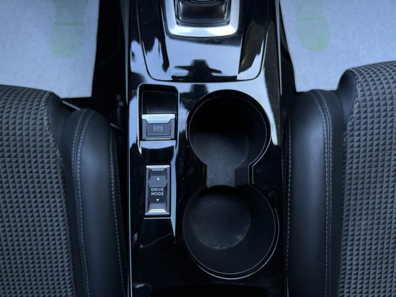 PEUGEOT 208 GT 1.2 130 Cv BVA8 TOIT PANORAMIQUE COMPTEUR 3D APPLE CARPLAY CRIT AIR 1 - GARANTIE 1 AN