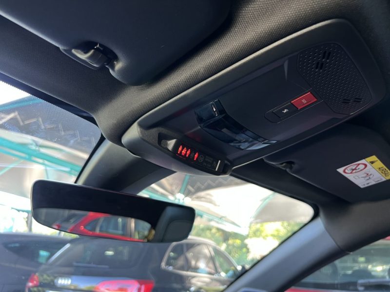 PEUGEOT 208 GT 1.2 130 Cv BVA8 TOIT PANORAMIQUE COMPTEUR 3D APPLE CARPLAY CRIT AIR 1 - GARANTIE 1 AN