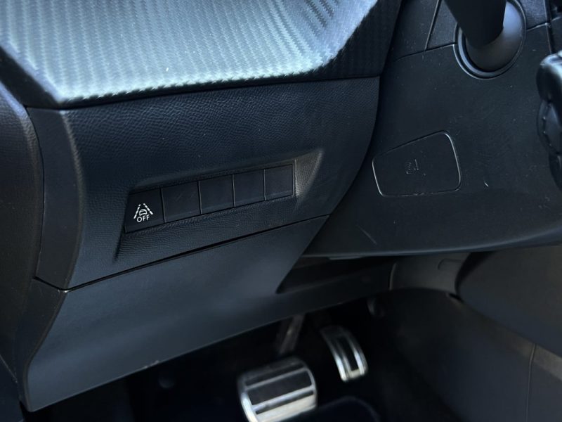 PEUGEOT 208 GT 1.2 130 Cv BVA8 TOIT PANORAMIQUE COMPTEUR 3D APPLE CARPLAY CRIT AIR 1 - GARANTIE 1 AN