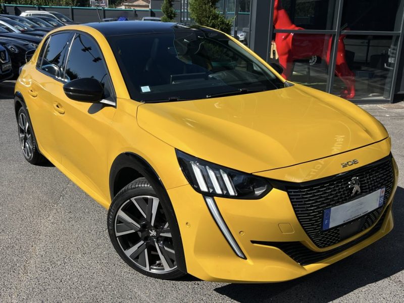 PEUGEOT 208 GT 1.2 130 Cv BVA8 TOIT PANORAMIQUE COMPTEUR 3D APPLE CARPLAY CRIT AIR 1 - GARANTIE 1 AN