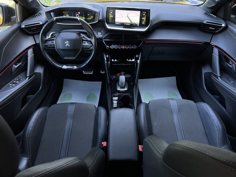PEUGEOT 208 GT 1.2 130 Cv BVA8 TOIT PANORAMIQUE COMPTEUR 3D APPLE CARPLAY CRIT AIR 1 - GARANTIE 1 AN