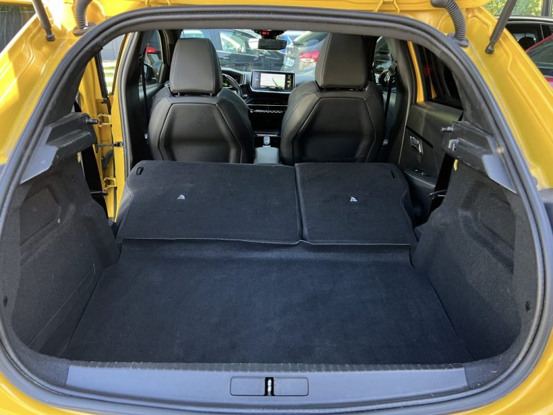 PEUGEOT 208 GT 1.2 130 Cv BVA8 TOIT PANORAMIQUE COMPTEUR 3D APPLE CARPLAY CRIT AIR 1 - GARANTIE 1 AN