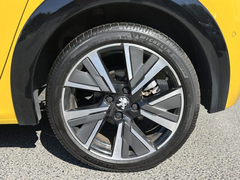 PEUGEOT 208 GT 1.2 130 Cv BVA8 TOIT PANORAMIQUE COMPTEUR 3D APPLE CARPLAY CRIT AIR 1 - GARANTIE 1 AN