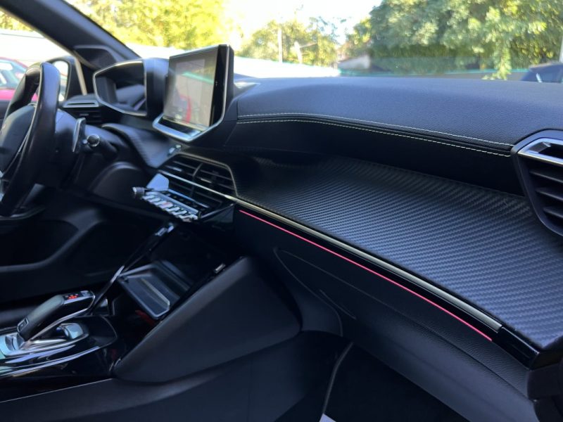 PEUGEOT 208 GT 1.2 130 Cv BVA8 TOIT PANORAMIQUE COMPTEUR 3D APPLE CARPLAY CRIT AIR 1 - GARANTIE 1 AN