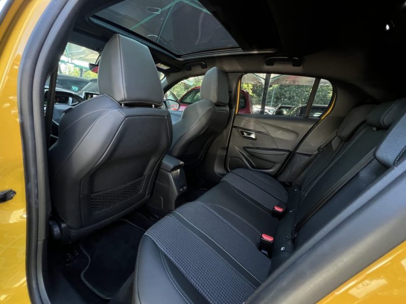 PEUGEOT 208 GT 1.2 130 Cv BVA8 TOIT PANORAMIQUE COMPTEUR 3D APPLE CARPLAY CRIT AIR 1 - GARANTIE 1 AN