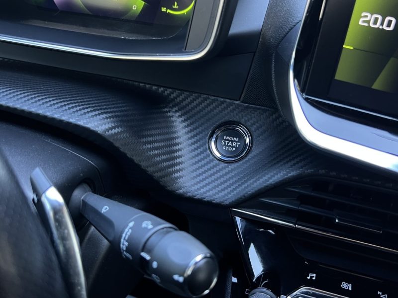 PEUGEOT 208 GT 1.2 130 Cv BVA8 TOIT PANORAMIQUE COMPTEUR 3D APPLE CARPLAY CRIT AIR 1 - GARANTIE 1 AN