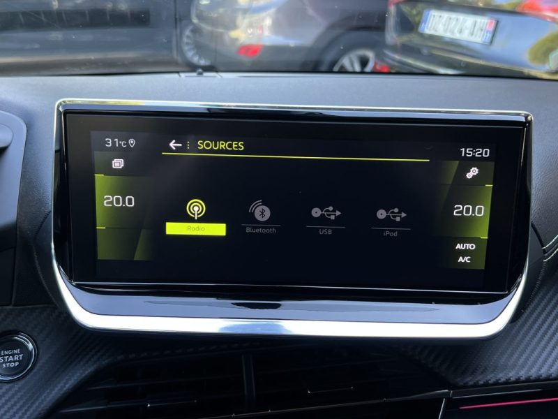 PEUGEOT 208 GT 1.2 130 Cv BVA8 TOIT PANORAMIQUE COMPTEUR 3D APPLE CARPLAY CRIT AIR 1 - GARANTIE 1 AN