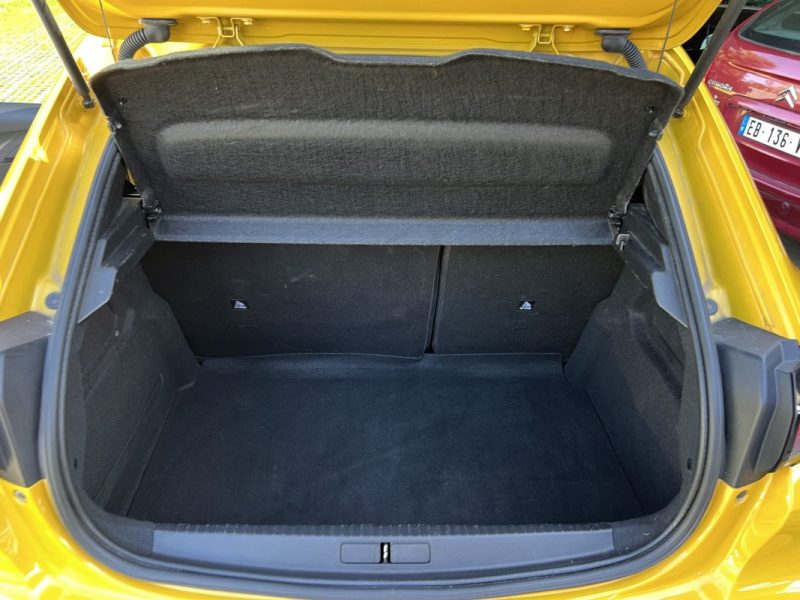 PEUGEOT 208 GT 1.2 130 Cv BVA8 TOIT PANORAMIQUE COMPTEUR 3D APPLE CARPLAY CRIT AIR 1 - GARANTIE 1 AN