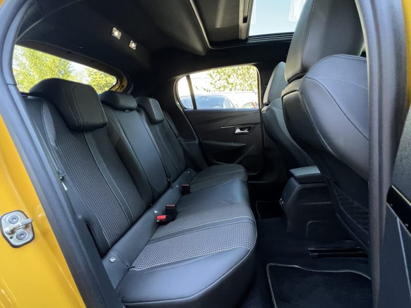 PEUGEOT 208 GT 1.2 130 Cv BVA8 TOIT PANORAMIQUE COMPTEUR 3D APPLE CARPLAY CRIT AIR 1 - GARANTIE 1 AN