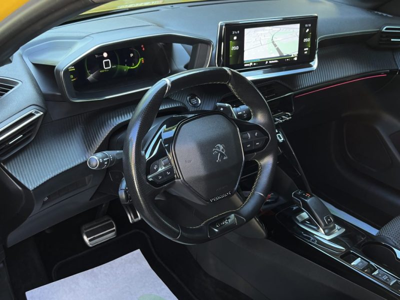PEUGEOT 208 GT 1.2 130 Cv BVA8 TOIT PANORAMIQUE COMPTEUR 3D APPLE CARPLAY CRIT AIR 1 - GARANTIE 1 AN