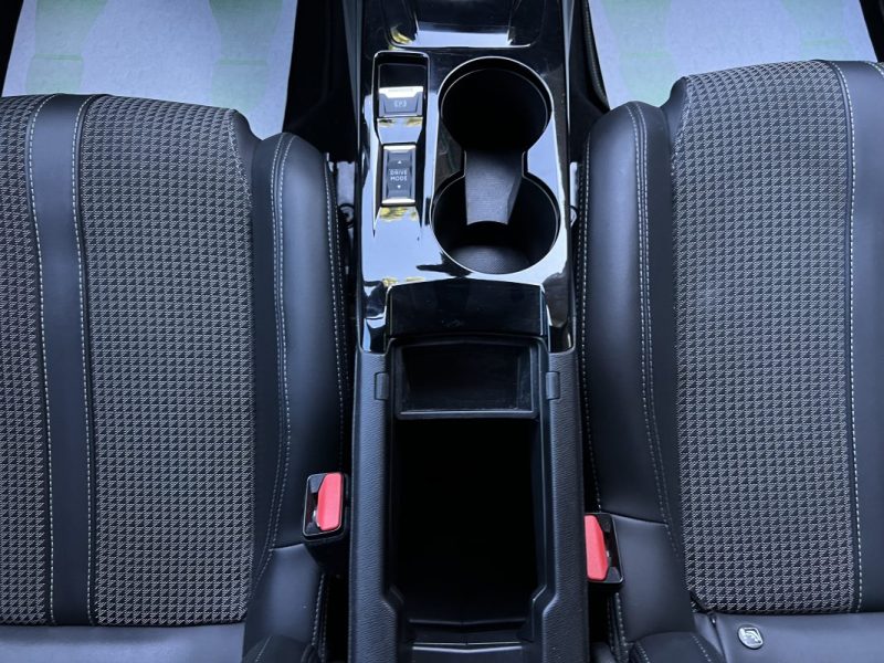 PEUGEOT 208 GT 1.2 130 Cv BVA8 TOIT PANORAMIQUE COMPTEUR 3D APPLE CARPLAY CRIT AIR 1 - GARANTIE 1 AN