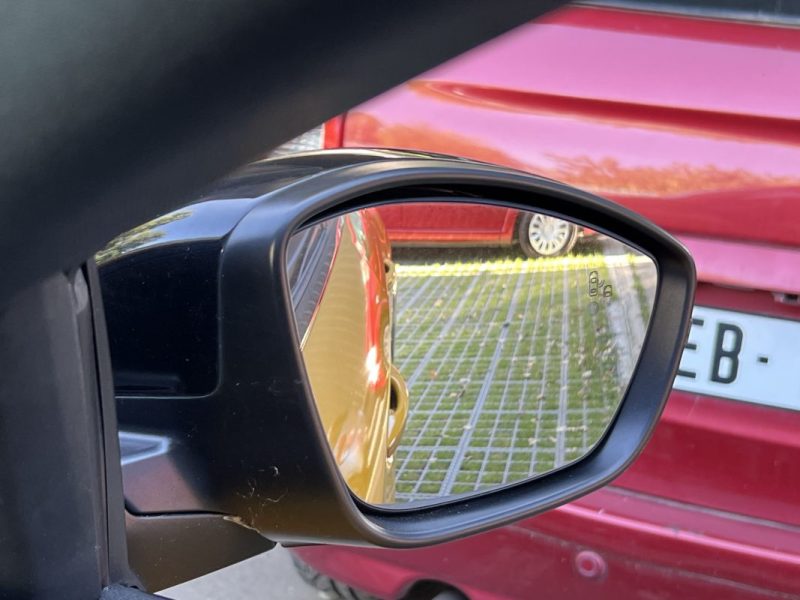 PEUGEOT 208 GT 1.2 130 Cv BVA8 TOIT PANORAMIQUE COMPTEUR 3D APPLE CARPLAY CRIT AIR 1 - GARANTIE 1 AN