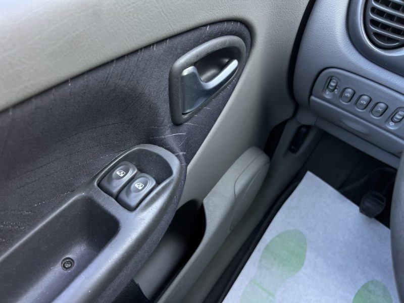 RENAULT SCENIC 1 FAIRWAY 1.8 i 16V 116 Cv 69 900 Kms CLIMATISATION INTERIEUR SEMI CUIR - Garantie1an