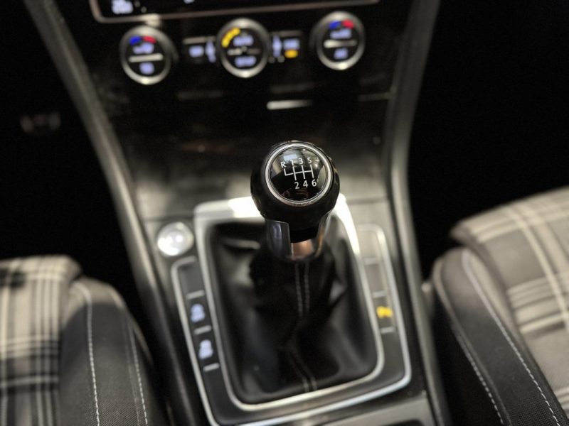 VOLKSWAGEN GOLF 2014