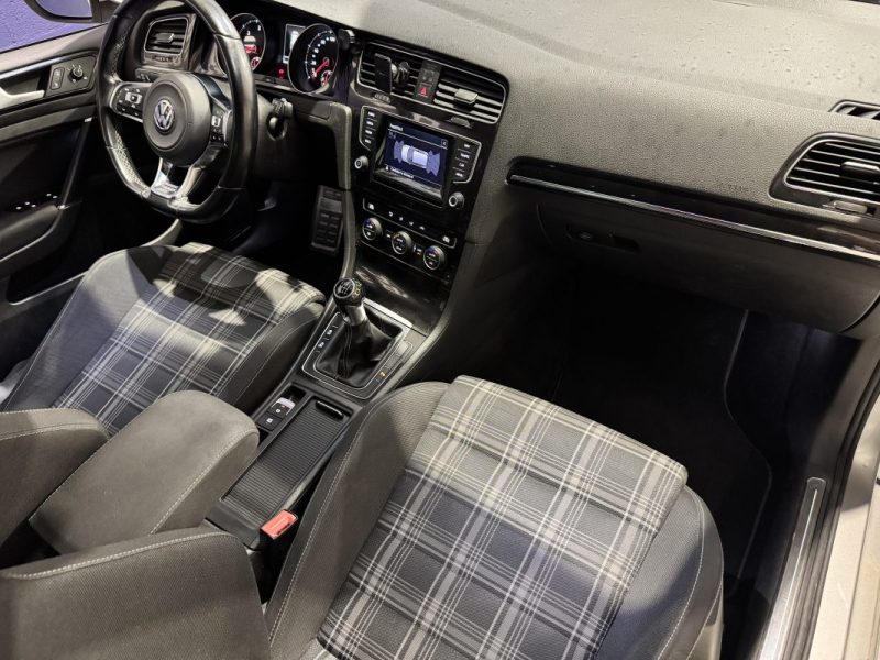 VOLKSWAGEN GOLF 2014