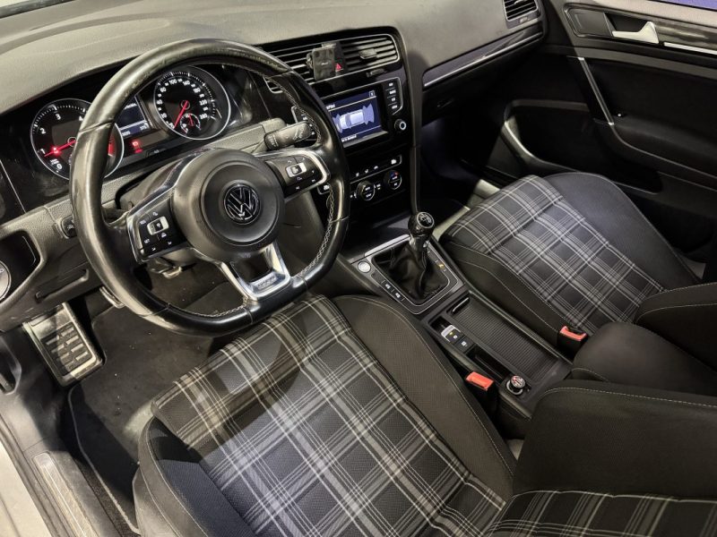 VOLKSWAGEN GOLF 2014