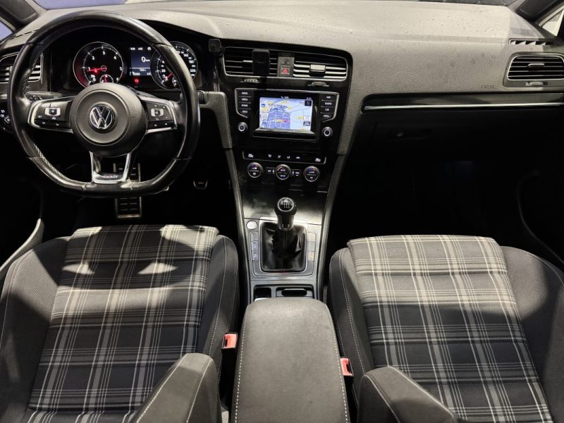 VOLKSWAGEN GOLF 2014