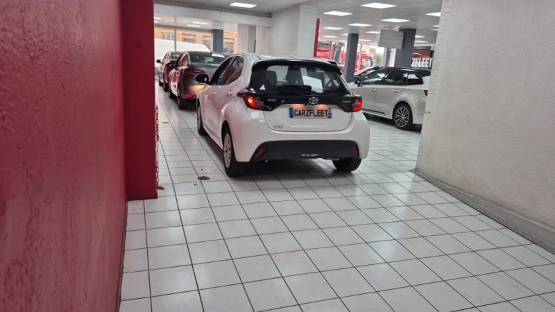 TOYOTA YARIS 116cv FRANCE BUSINESS HYBRIDE/1 ERE MAIN/TVA RECUPERABLE