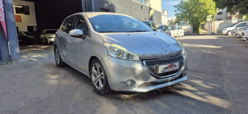 Peugeot 208 1.6 hdi 92 ch ALLURE, *GPS*, *Clim auto*, *Idéale jeune conducteur*