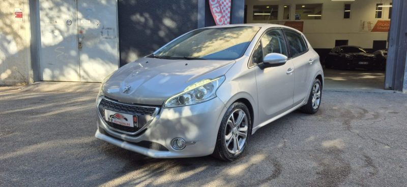 Peugeot 208 1.6 hdi 92 ch ALLURE, *GPS*, *Clim auto*, *Idéale jeune conducteur*