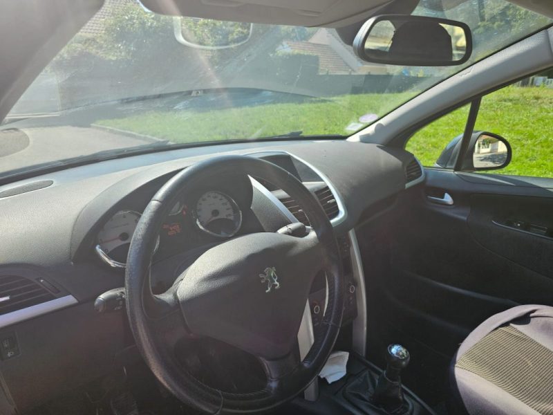 PEUGEOT 207 2012