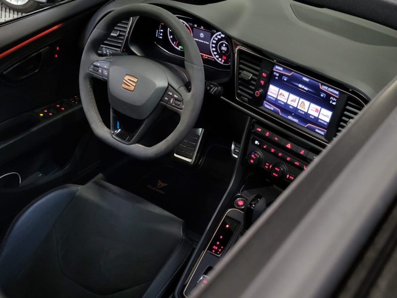 SEAT CUPRA 2.0 TSI 300R DSG7 TOIT OUVRANT / APPLE CARPLAY / PACK CARBONNE