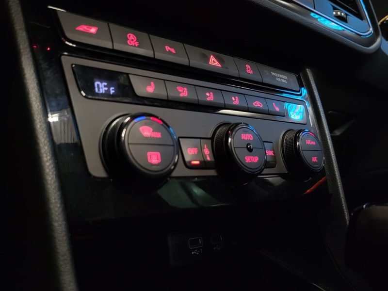 SEAT CUPRA 2.0 TSI 300R DSG7 TOIT OUVRANT / APPLE CARPLAY / PACK CARBONNE