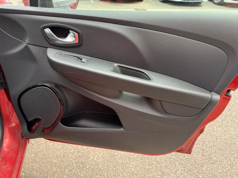 RENAULT CLIO IV 0.9 TCE GENERATON 75CH ( vente à marchand )