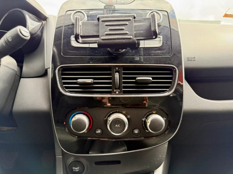 RENAULT CLIO IV 0.9 TCE GENERATON 75CH ( vente à marchand )