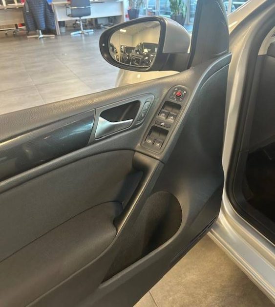 VOLKSWAGEN GOLF 2012