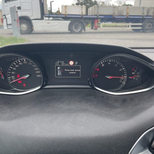 PEUGEOT 308 1.2 PureTech 130ch S&S Allure Business EAT6