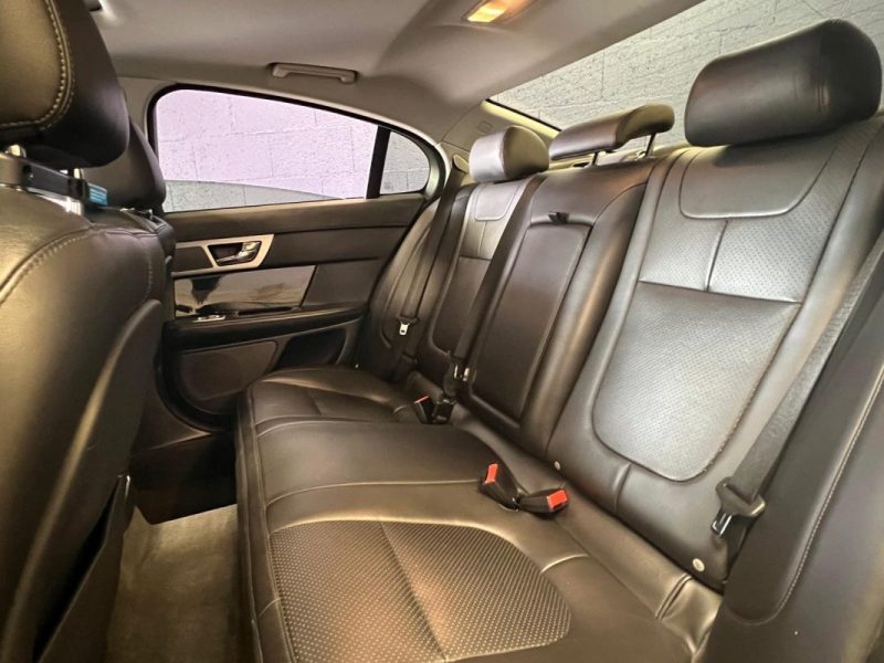 JAGUAR XF S V6 275ch Black édition BVA - Cuir - Toit ouvrant - Entretien OK  