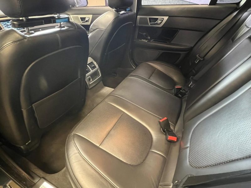 JAGUAR XF S V6 275ch Black édition BVA - Cuir - Toit ouvrant - Entretien OK  