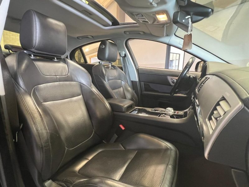 JAGUAR XF S V6 275ch Black édition BVA - Cuir - Toit ouvrant - Entretien OK  