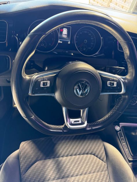 Volkswagen Golf 7 R-Line – Essence – Full options – Garantie incluse