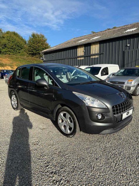 PEUGEOT 3008 1.6 HDi 110 PACK
