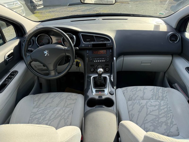 PEUGEOT 3008 1.6 HDi 110 PACK