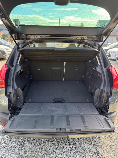 PEUGEOT 3008 1.6 HDi 110 PACK